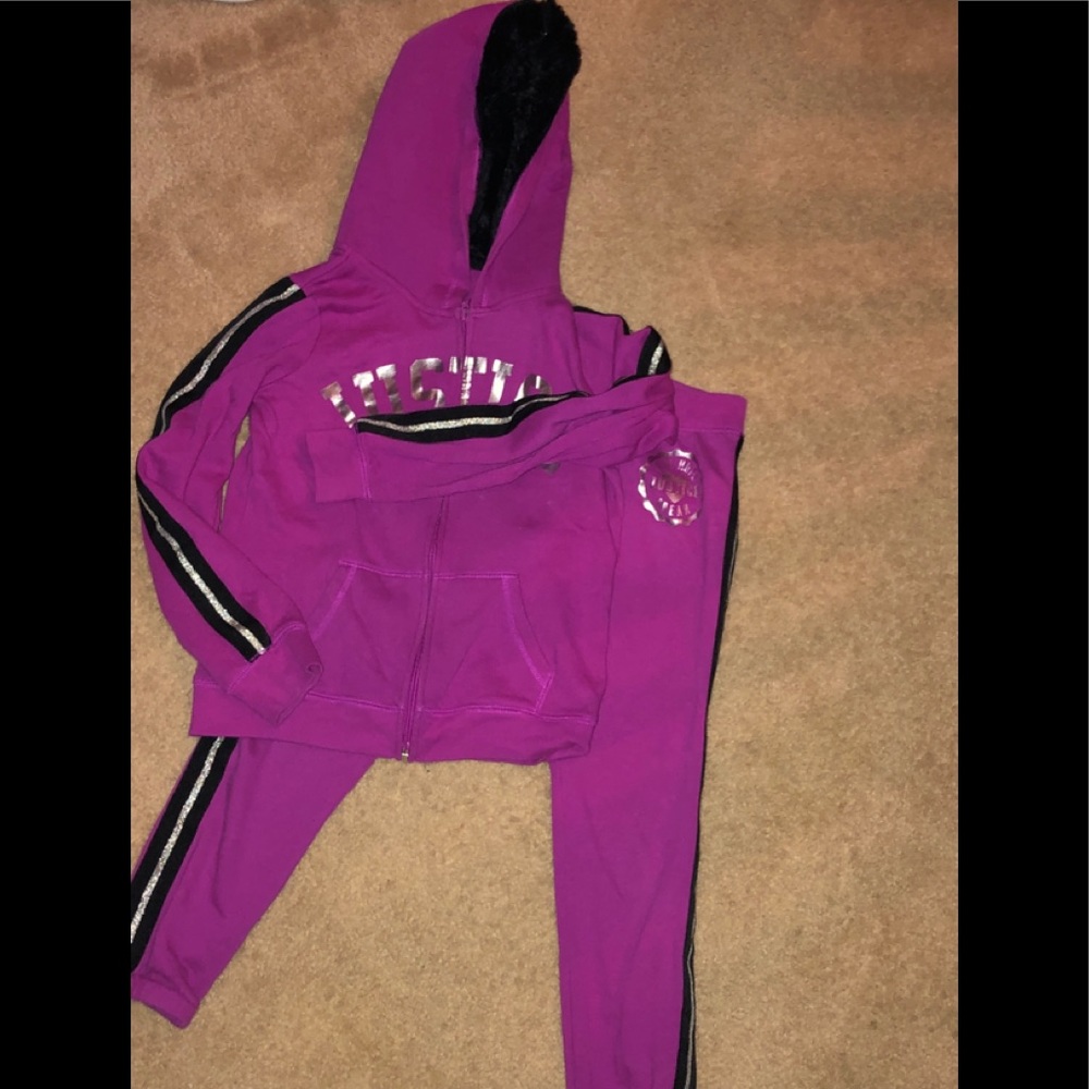 Justice size 8 sweatsuit. EUC. Pet and smoke free